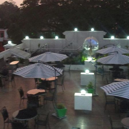 Hotel Sea Palace Kollam Esterno foto