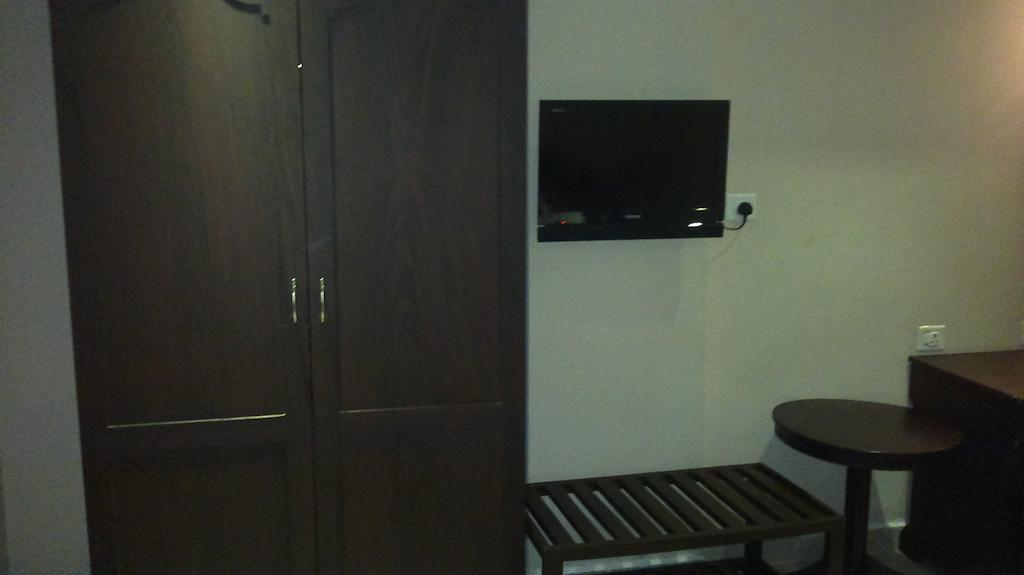 Hotel Sea Palace Kollam Esterno foto
