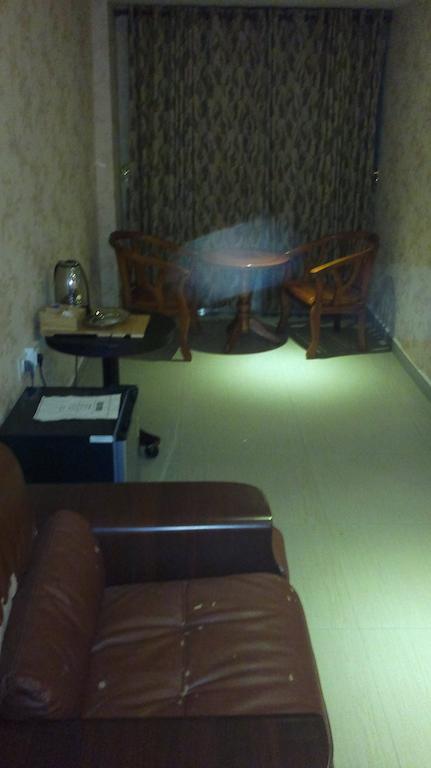 Hotel Sea Palace Kollam Esterno foto