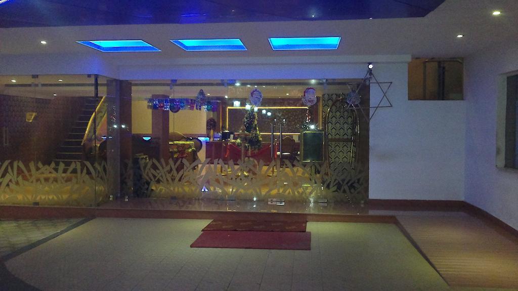 Hotel Sea Palace Kollam Esterno foto